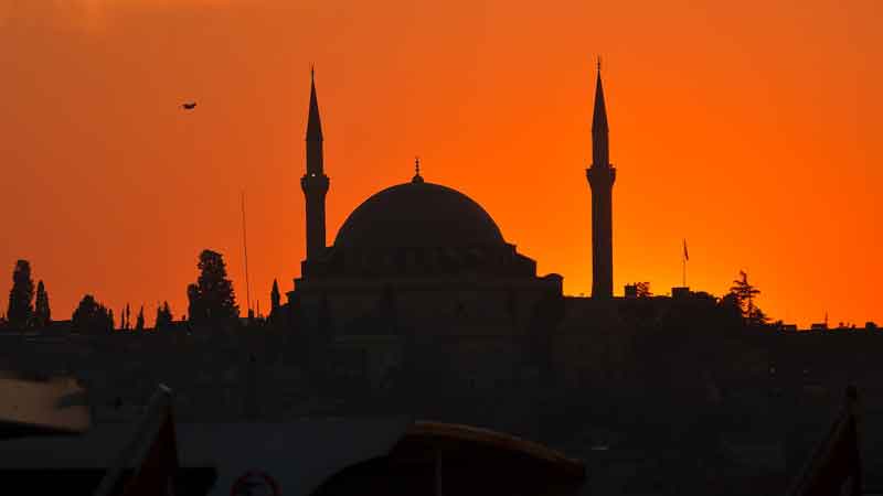 Nourishing the Body and Soul: A Holistic Guide to a Healthy and Mindful Ramadan